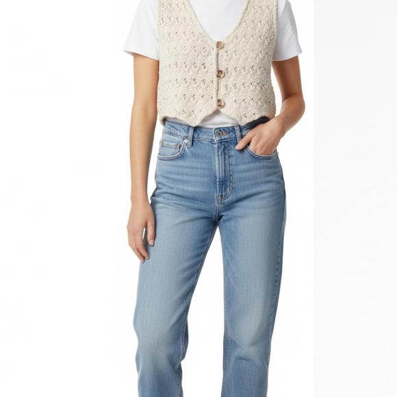 Vintage Women’s Crocheted Cream Cropped Vest Hippie Boho - Picture 2 of 12